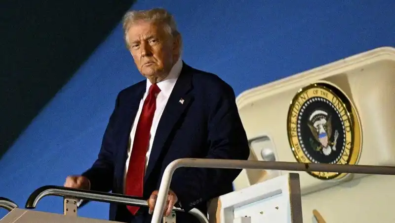 Katar'ın 400 Milyon Dolarlık Jetinin Trump'la İlgili Büyüleyici Detayları