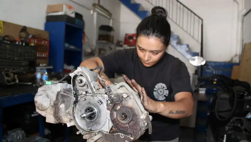 Eşi Çırak Bulamadı, 33 Yaşındaki Hayriye Motor Ustası Oldu!