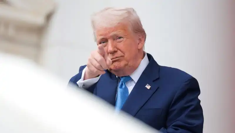 Adalet Bakanlığı'ndan Şok İddia: Trump’ın Epstein Belgelerinde Adı Geçiyor!