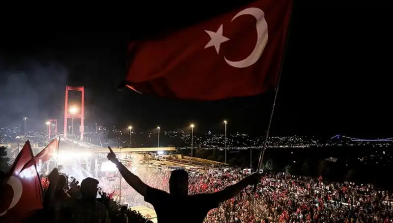 15 Temmuz’un Anısına: "En Uzun Gece" Tiyatro Gösterimi Külliye'de Başlıyor
