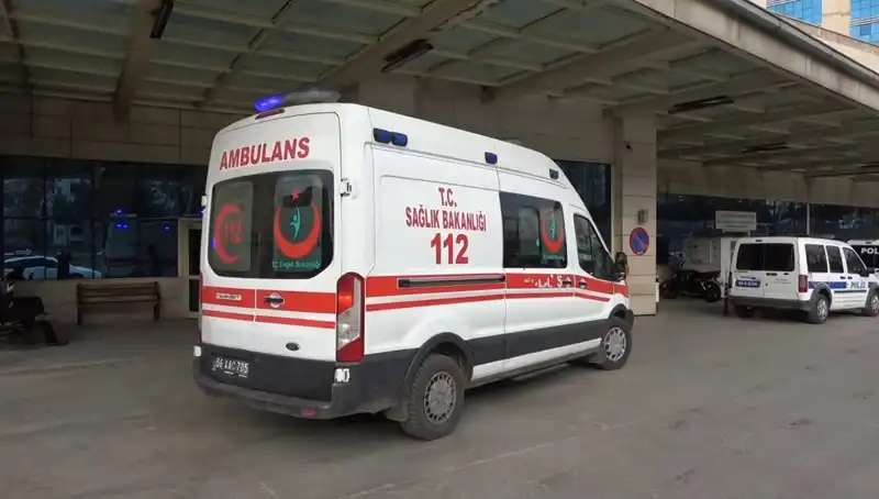 Bir Kadın, Birlikte Yaşadığı Adamı Bıçaklayarak Yaşadığı Şoku Aşmaya Çalıştı