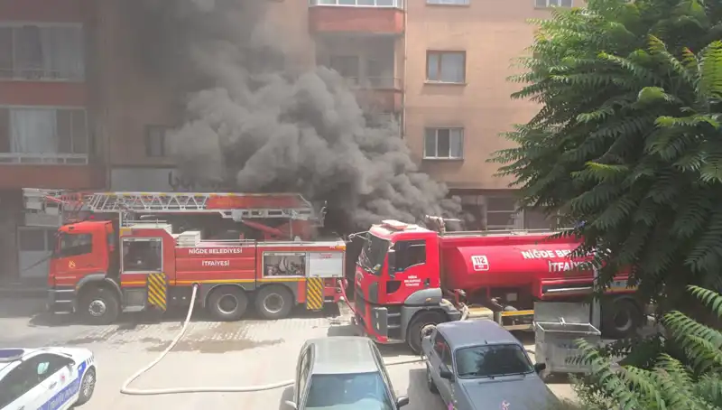 Niğde’de Beyaz Eşya Deposunda Korkutan Yangın: Yangının Nedeni Henüz Belirsiz