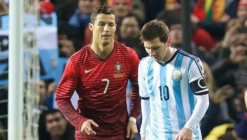 Cristiano Ronaldo, Messi'ye Fark Atarak Futbol Dünyasında Yıldızını Parlatıyor