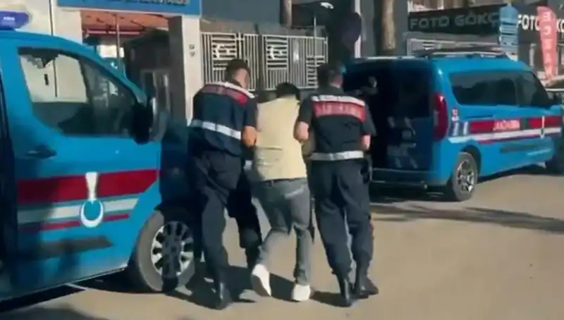 Türkiye Genelinde 10 İlde Gerçekleştirilen Suç Örgütü Operasyonu: 74 Gözaltı