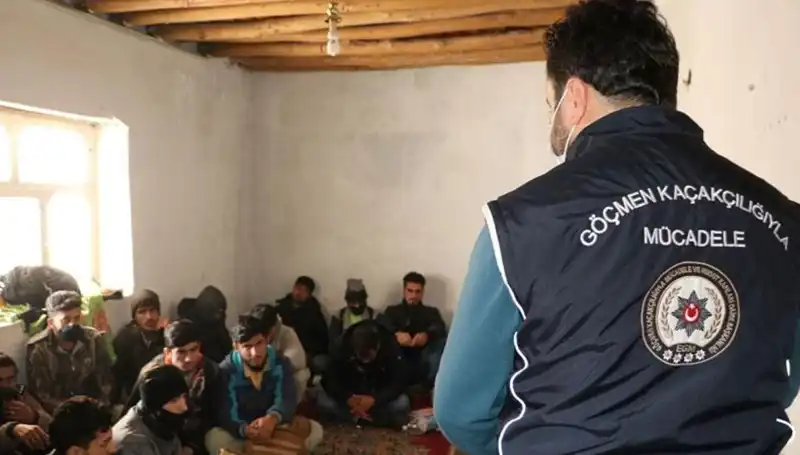 Edirne ve Kırklareli'nde Düzensiz Göçmen Yakalama Operasyonu Gerçekleşti